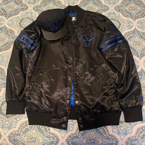 EUC‼️Mens Hat & Jacket…Chicago Bulls...Jacket is a size medium‼️